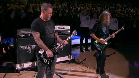 Metallica toca el himno de Estados Unidos en la final de la NBA