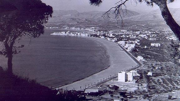 Playa de Levante de Benidorm, vista desde la Serra Gelada, antes de las construcciones de los 60.