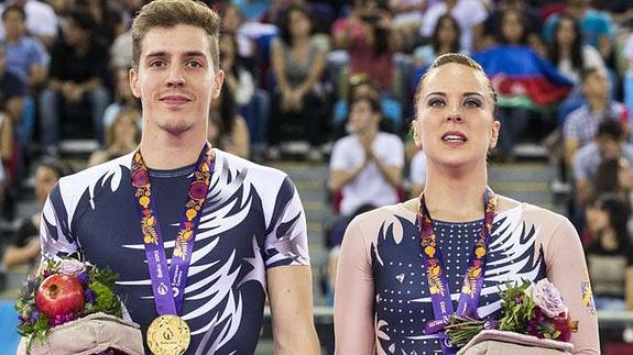 Sara Moreno y vicente Lli, con la medalla de oro.