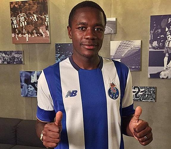 Imbula posa con la camiseta de su nuevo equipo.