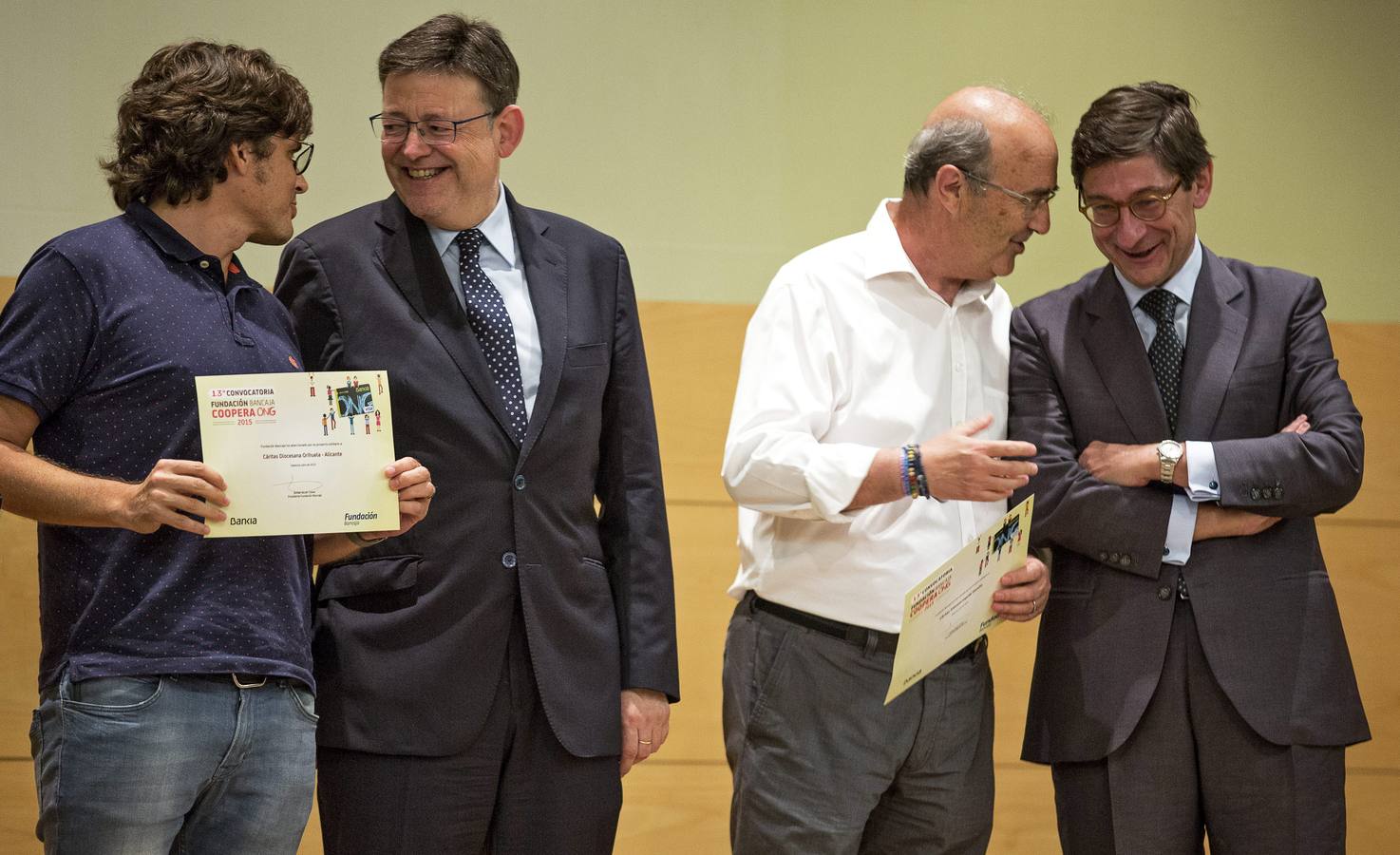 Puig y Goirigolzarri en el acto de entrega de las ayudas.