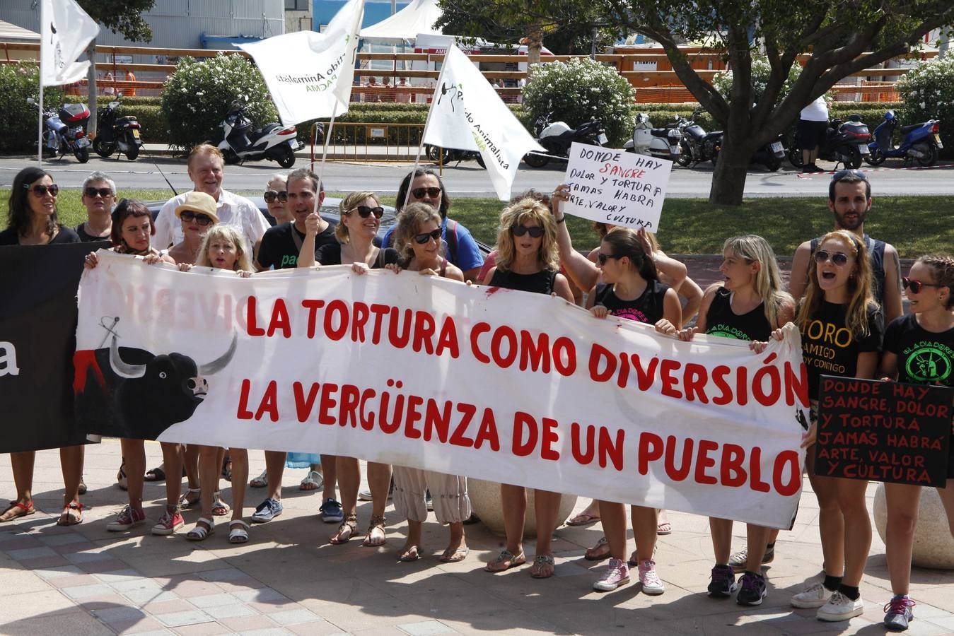 Manifestación del Partido Animalista en Denia contra los "bous a la mar".