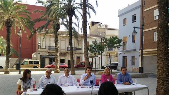 Rueda de prensa de C's en el Cabanyal.