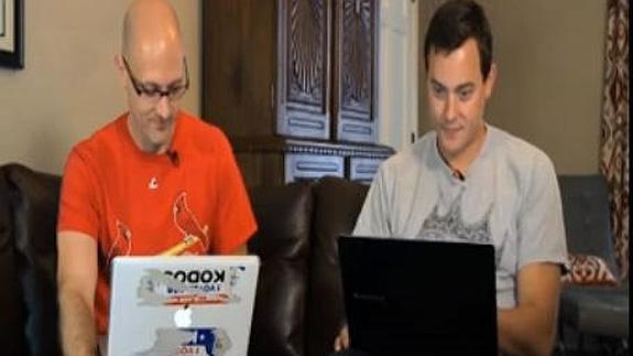 Los dos hackers que pueden hacerse con el control de un coche.