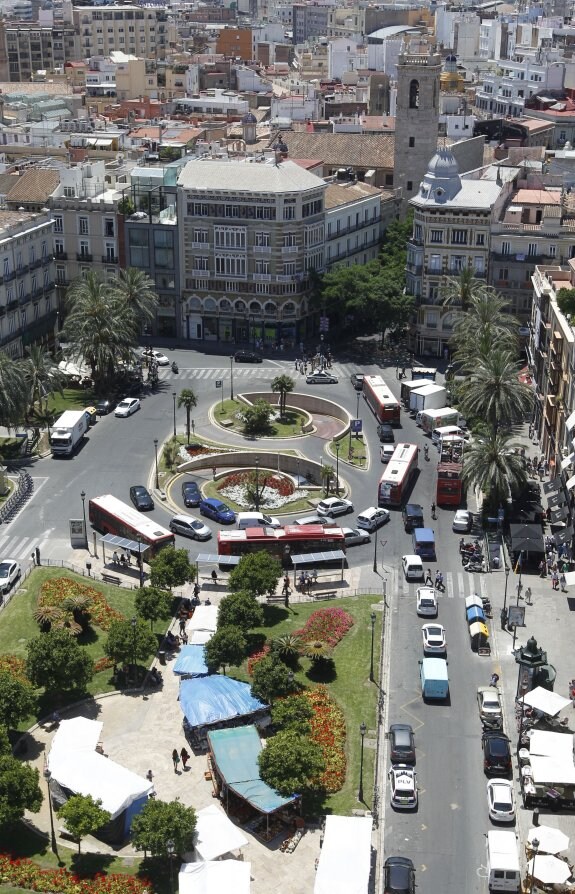 La plaza de la Reina será más peatonal y sin espacio para aparcar en la calle