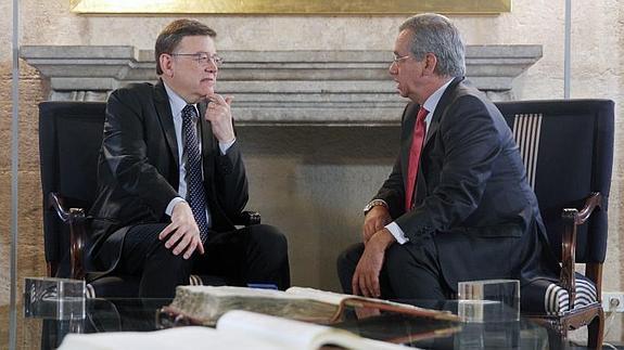 Ximo Puig recibe al presidente del Consell Jurídic Consultiu, Vicente Garrido, esta mañana. 