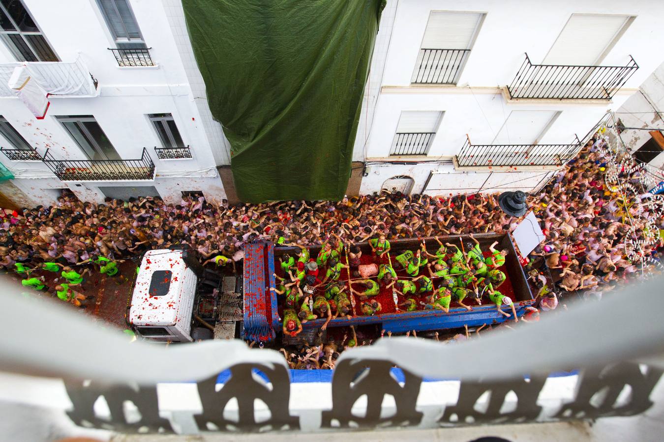 El ambulatorio de Buñol refuerza su plantilla ante la afluencia de asistentes a la Tomatina 2015