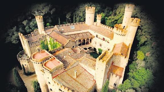 El castillo de San Florentina, en Cante Mar, a 43 kilómetros de Barcelona, es una de las últimas localizaciones.