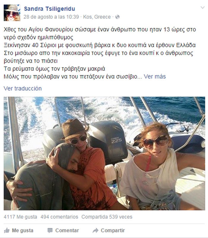 El conmovedor rescate en alta mar de un refugiado sirio por dos turistas griegas