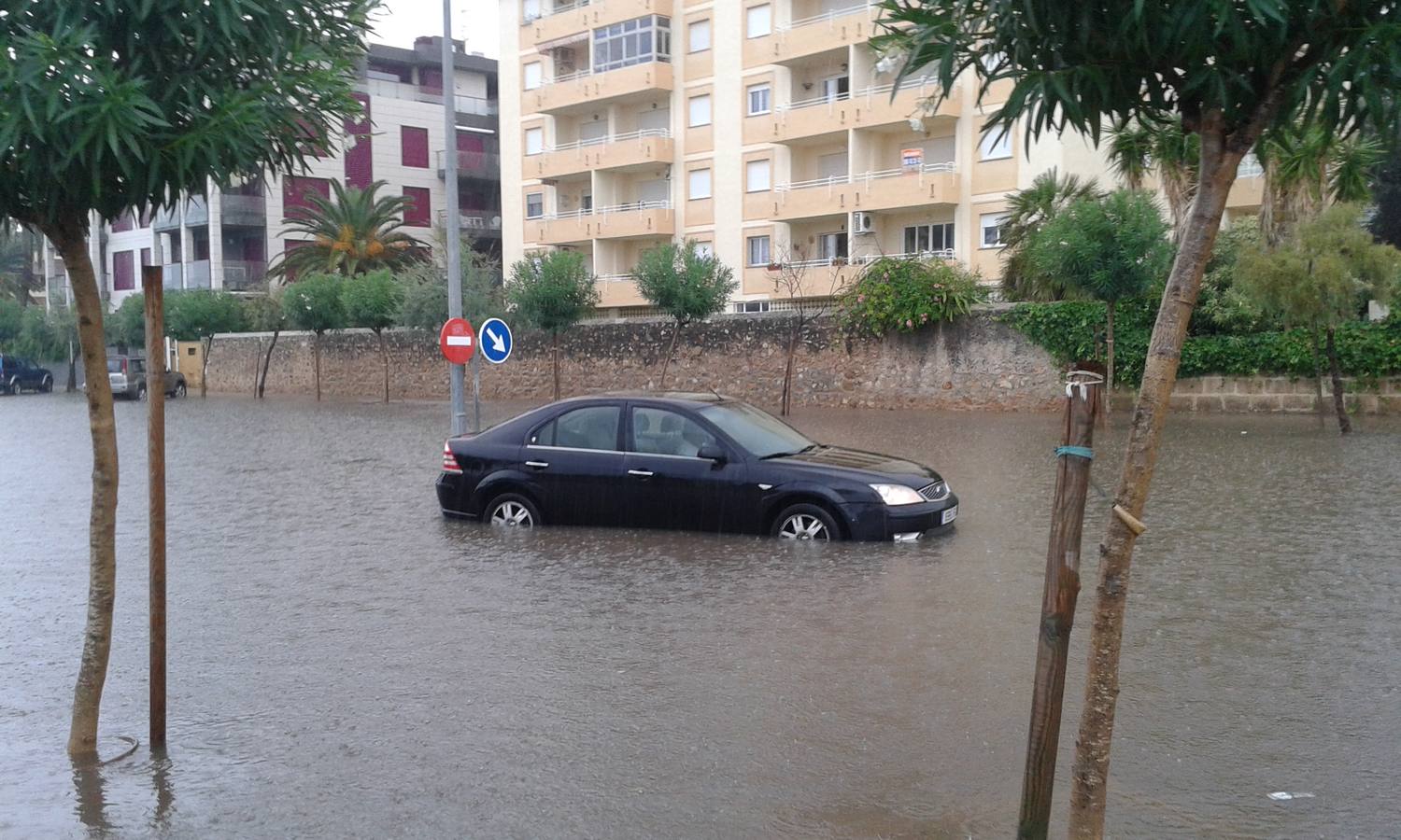Las fuertes lluvias dejan anegadas varias zonas de Dénia