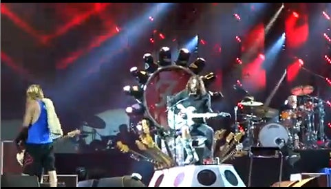 La banda Foo Fighters junto con miembros de Queen y Led Zeppelin en Londres.