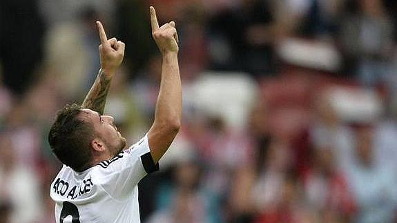 Alcácer celebra el gol marcado ante el Sporting.