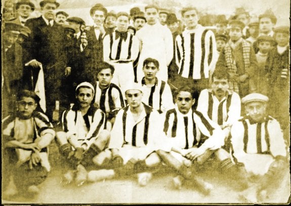 El Llevant FC en 1911 con José Ballester, uno de sus fundadores y primer presidente .:: Historia del Llevant UD