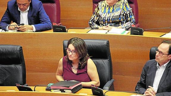 La vicepresidenta del Consell, Mónica Oltra, ayer en el pleno de Les Corts.