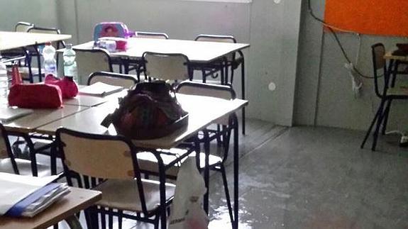 Una tromba de agua en La Marina obliga a desalojar a los alumnos del colegio de La Xara