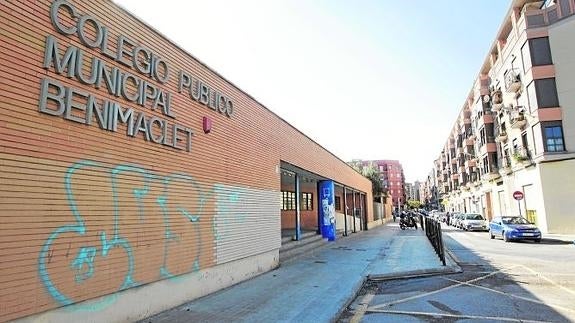 El colegio municipal de Benimaclet suspende clases por falta de maestros