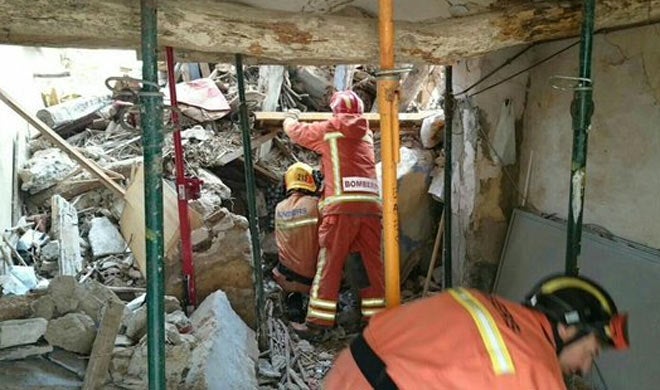 Rescatan a un hombre atrapado en el derrumbe parcial de una vivienda en Tuéjar