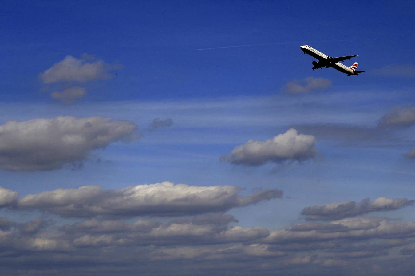 Un avión de British Airways despega desde Londres.