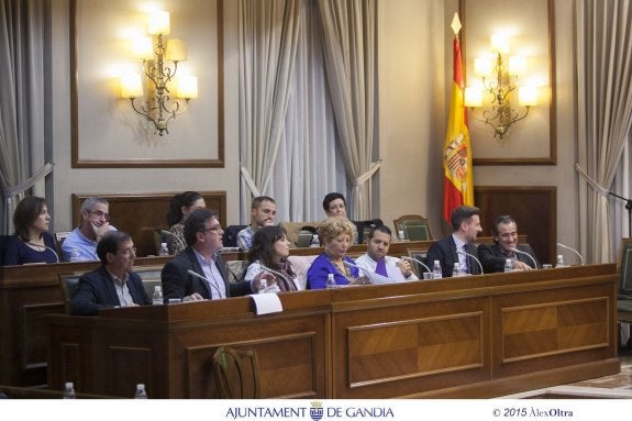 Los concejales del Partido Popular de Gandia, en el último pleno. :: ÀLEX OLTRA