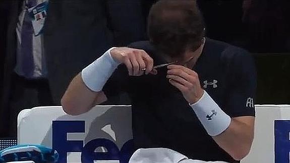 Murray se corta el pelo en pleno partido contra Nadal