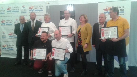 Todos los premiados posan tras el concurso. :: lp