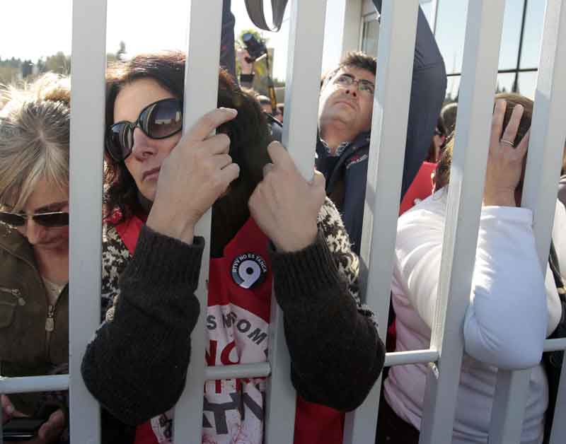 Los sindicatos piden la reapertura «urgente» de RTVV contando con los exempleados