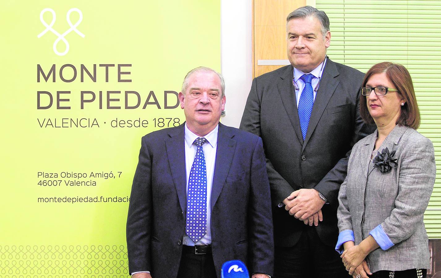 Vicente Sifre, director del Monte de Piedad; Antonio Vidal, de Fundación Bancaja; y Ana Soto, directora adjunta de la entidad. 