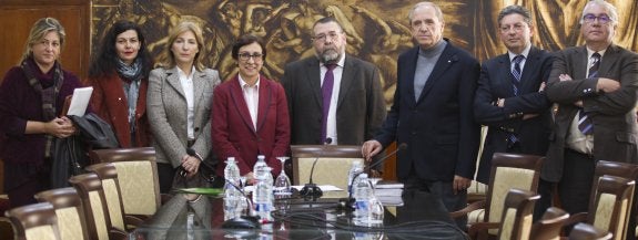 Representantes de Fsie, Uso, Adeiv-Acade, Escuelas Católicas, Fcapa y Feceval antes de la presentación de la Mesa por la Educación en Libertad. :: damián torres