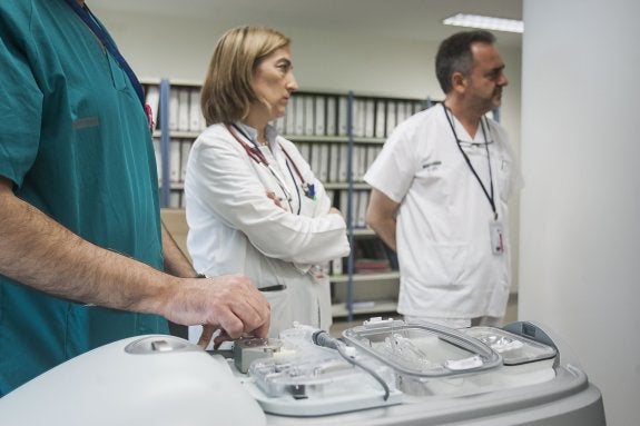 Máquina para preparar riñones para transplantes en el hospital La Fe.