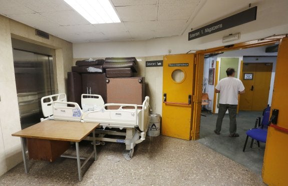 Empleados del Clínico denuncian que hay obstáculos en vías de evacuación