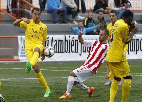 Imagen del partido Huracán-Olot de esta temporada. :: juanjo monzó