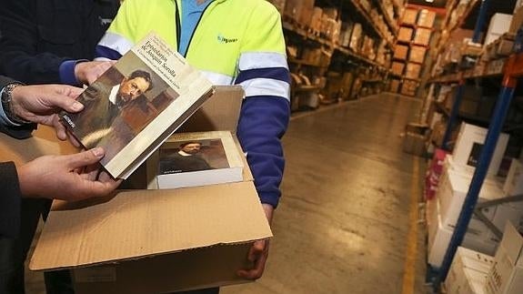 El Consell encuentra 375.000 libros almacenados desde hace años en una nave