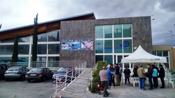 La gestora de de la piscina de la Cotxera de Torrent cierra la instalación