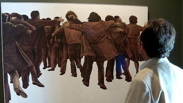 ‘El abrazo’ de Genovés decora desde hoy el Congreso