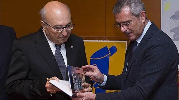 La historia del IVAC, recogida en un libro