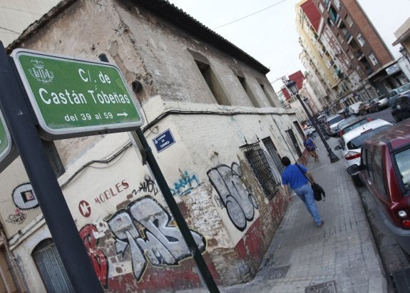 Calle Castán Tobeñas, en el barrio de Nou Moles. :: jesús signes