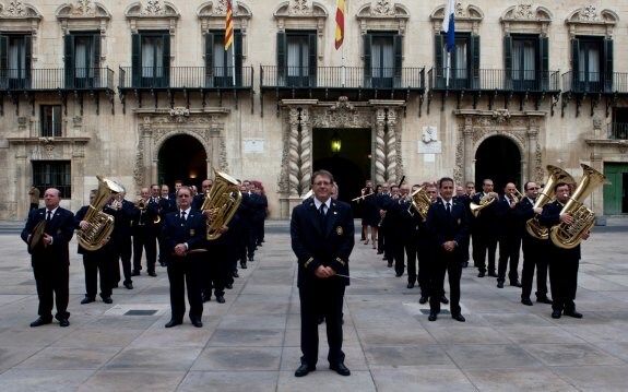  Miembros de la Banda Municipal de Alicante. :: lp