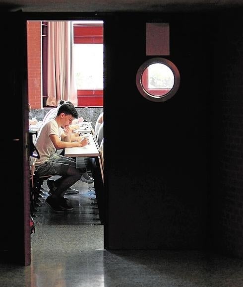 Estudiantes durante el selectivo en Valencia. 