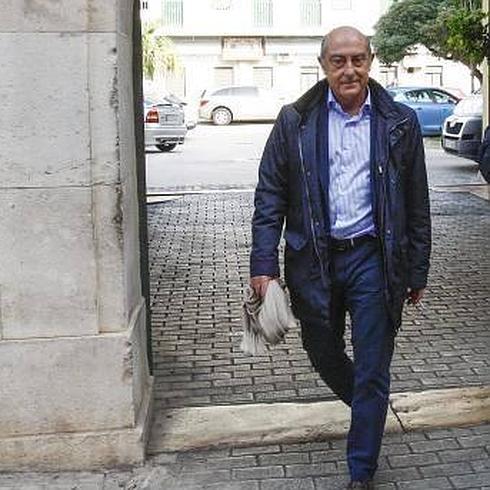 Alfonso Novo no acudirá al pleno municipal