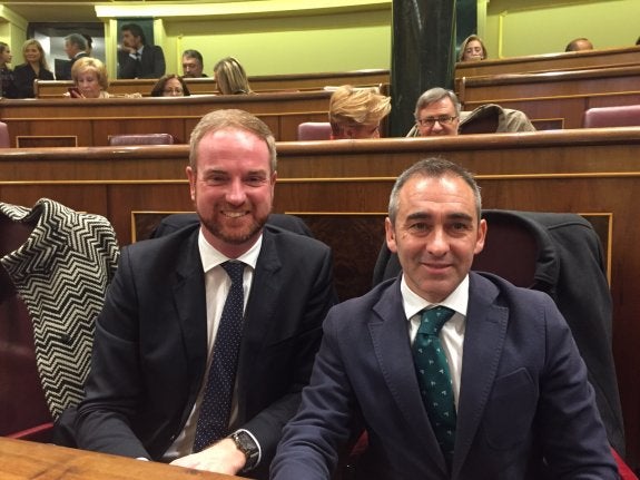 Óscar Clavell, el pasado martes en su escaño del Congreso. :: lp