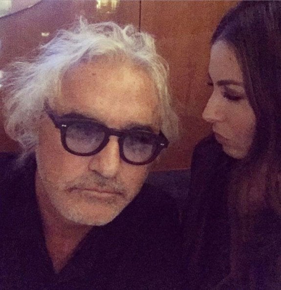 El empresario está irreconocible en la foto que ha difundido. :: f. b.Briatore, con su imagen clásica.  :: KERIM OKTEN/efe