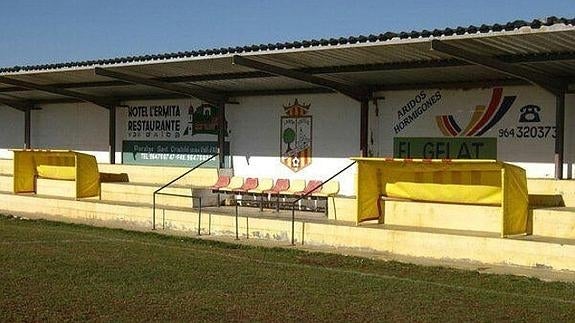 Grada del campo del Club Vall d'Alba.