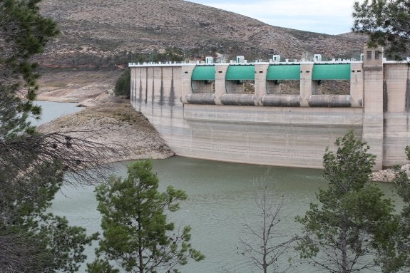 El embalse de Forata, en la imagen, se encuentra a poco más del 7% de su capacidad. :: miguel aparici