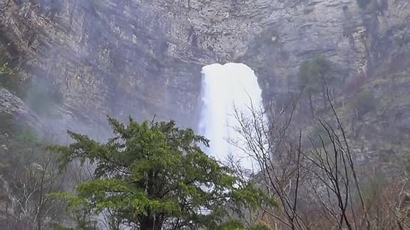 El espectacular reventón del río Mundo