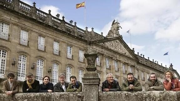 Ribó, junto a los alcaldes de Podemos con los que estuvo, en Santiago de Compostela. 