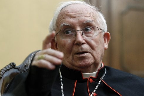 El cardenal  arzobispo, Antonio  Cañizares, en el  Palacio Arzobispal  durante la  entrevista. 