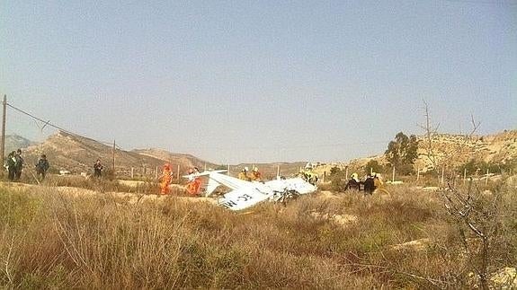 Dos muertos al estrellarse el ultraligero en el que volaban en Mutxamel (Alicante)