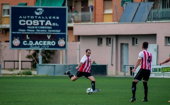 Un instante de un partido del Acero esta temporada. 