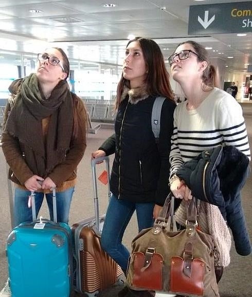 Las tres jóvenes valencianas atrapadas en Burdeos por la huelga de controladores.