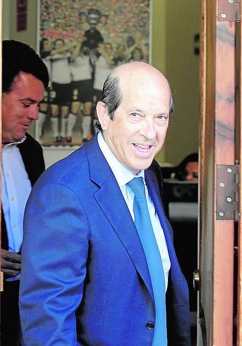 El expresidente del Valencia Manuel Llorente.